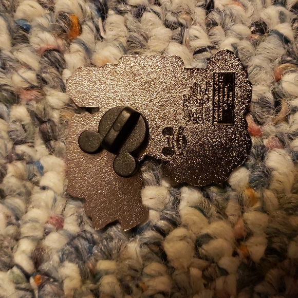 Mickey's Very Merry Christmas Party 2002 Pin - Picture 2 of 2